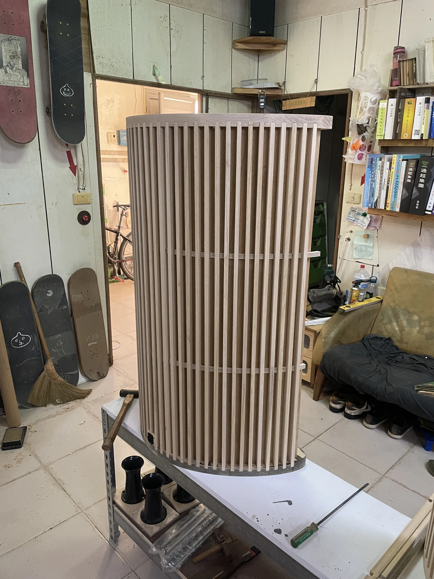 製作中的木質喇叭箱體
